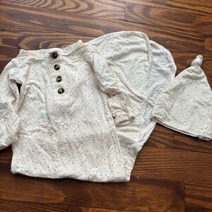 Lou Lou and company Dottie knotted gown & newborn hat set